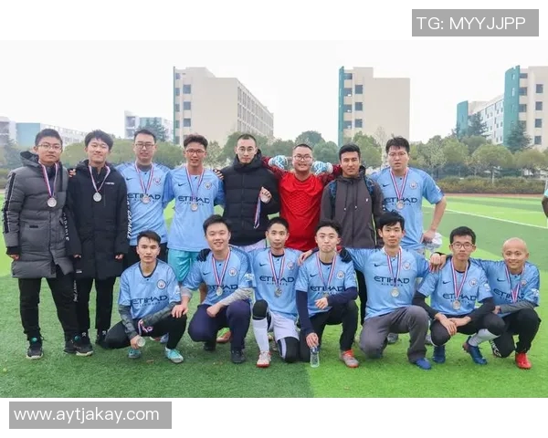 中能足球队奋勇争先努力拼搏展现青春风采与团队精神